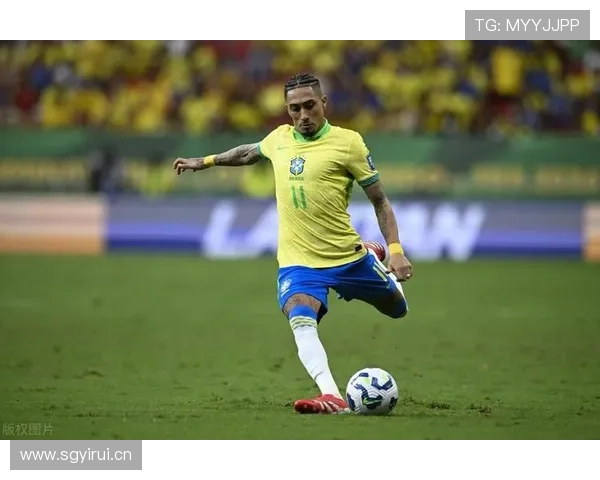 拉菲尼亚与安东尼右边锋战术适配及进攻效率对比分析