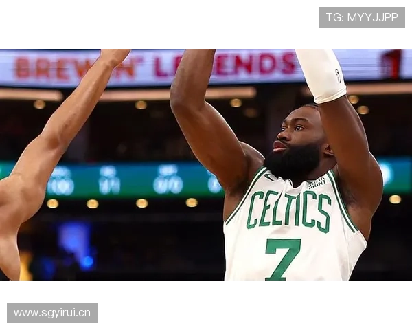 杰伦布朗挡拆拉开空间提升得分效率领先绿军锋线